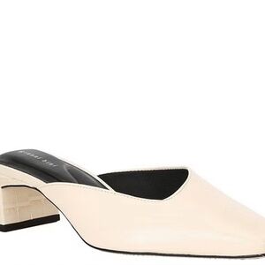 Size 12
Gianni Bini
Karlos Leather Snip Toe Block Heel Mules